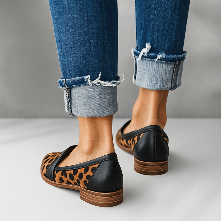 SELENA / SLEEK TOE LOAFERS