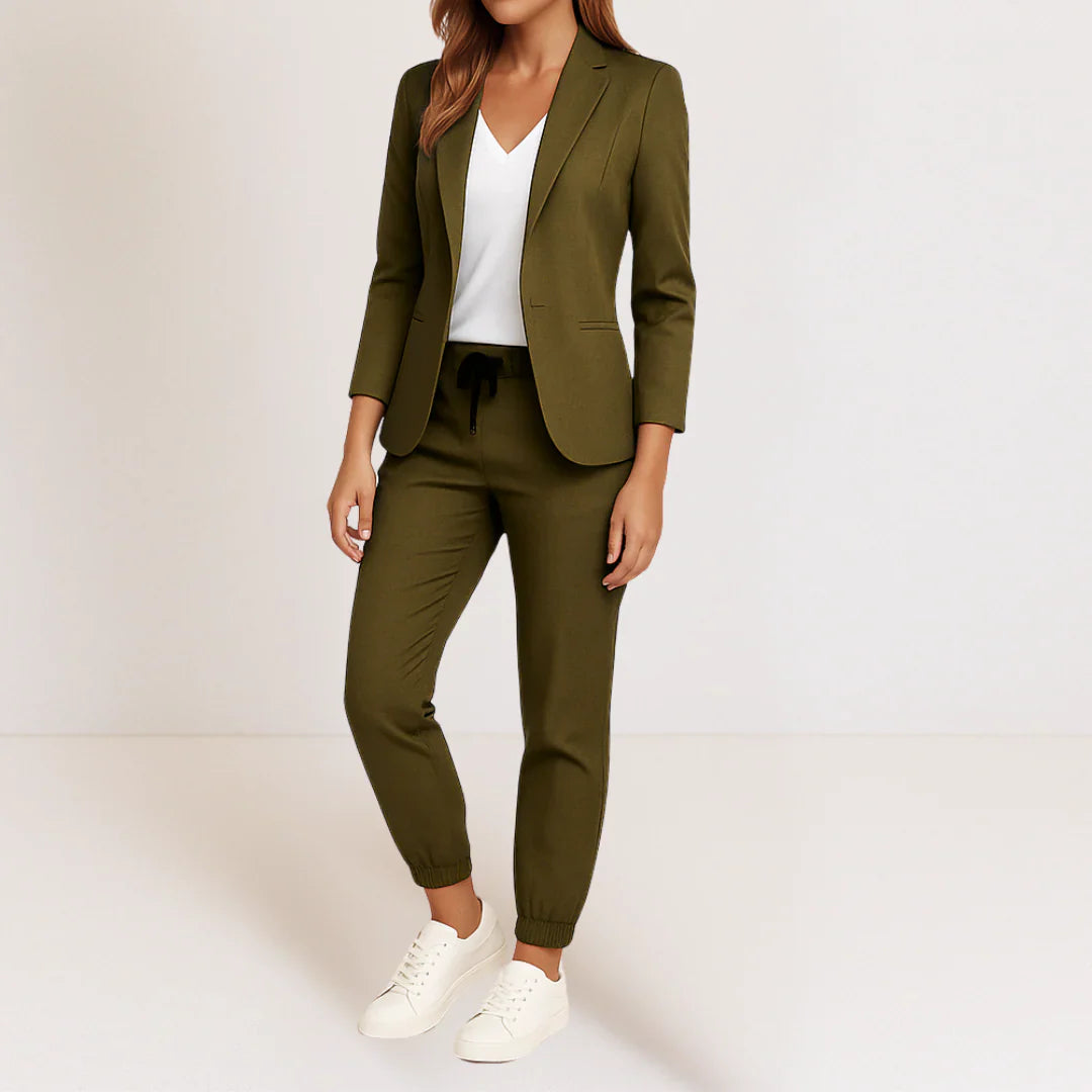 Beatrice | Modern Elegance in a Comfortable Suit