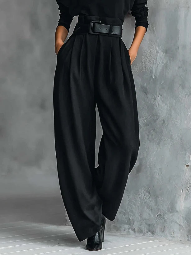 Martha | Black two-piece suit with high neck and regular waist